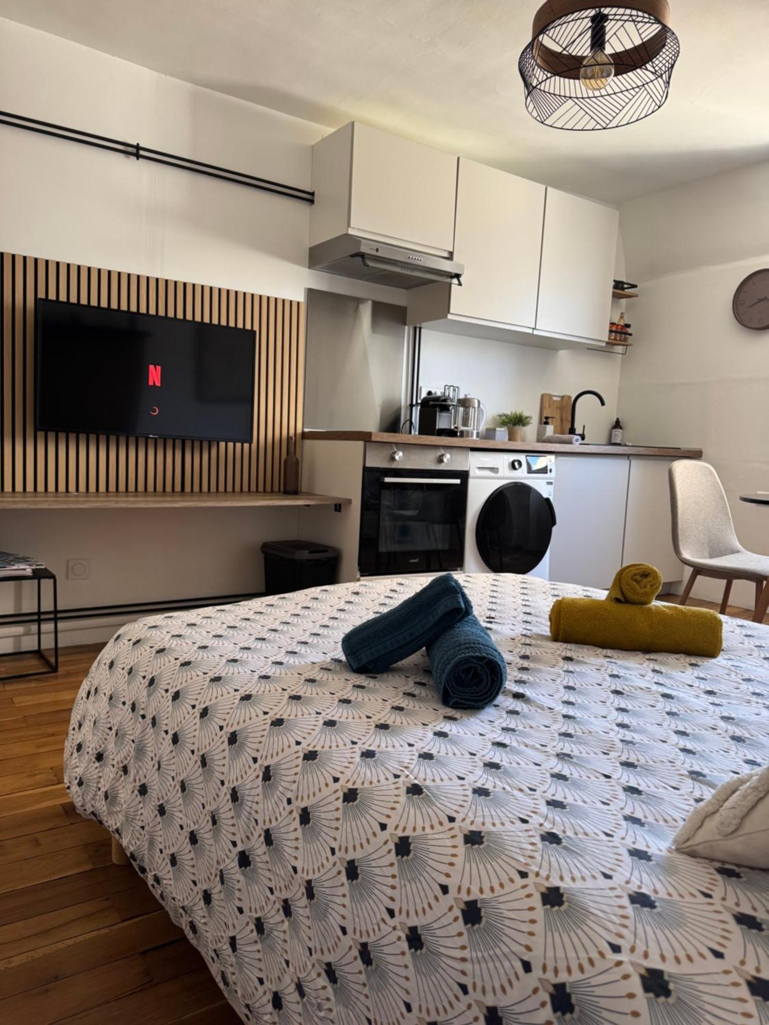 Charmant Appartement Au Coeur De Bourges Eksteriør bilde