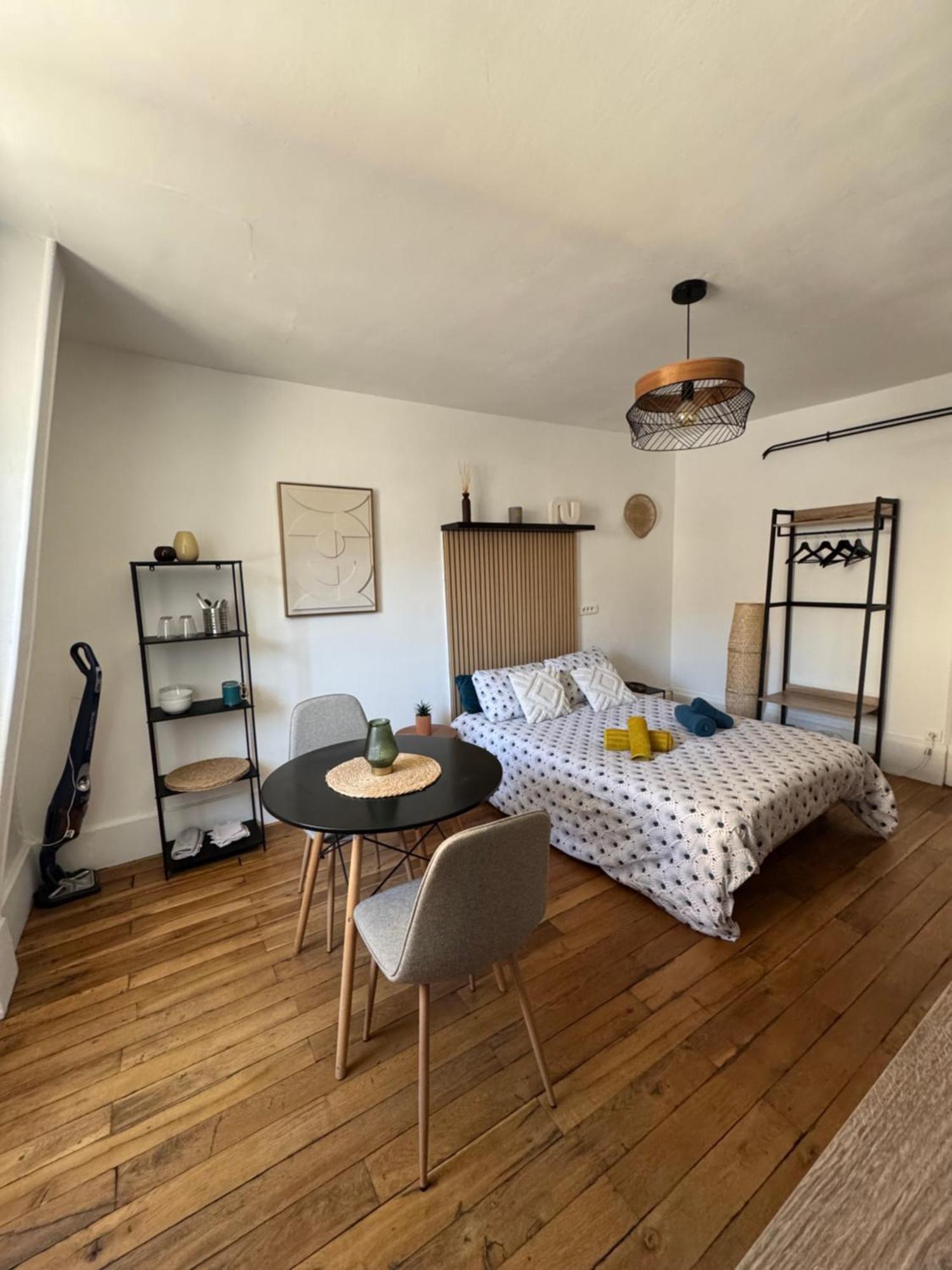 Charmant Appartement Au Coeur De Bourges Eksteriør bilde