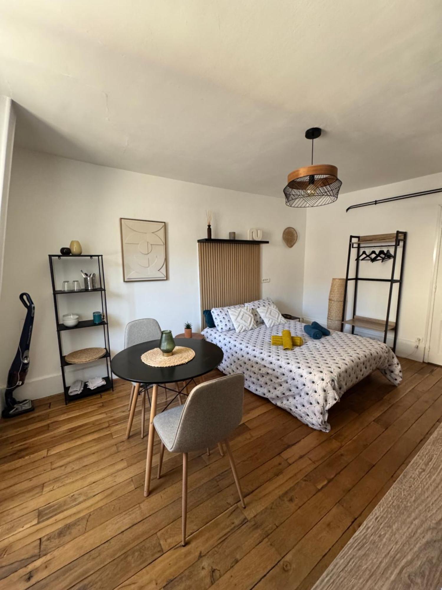 Charmant Appartement Au Coeur De Bourges Eksteriør bilde